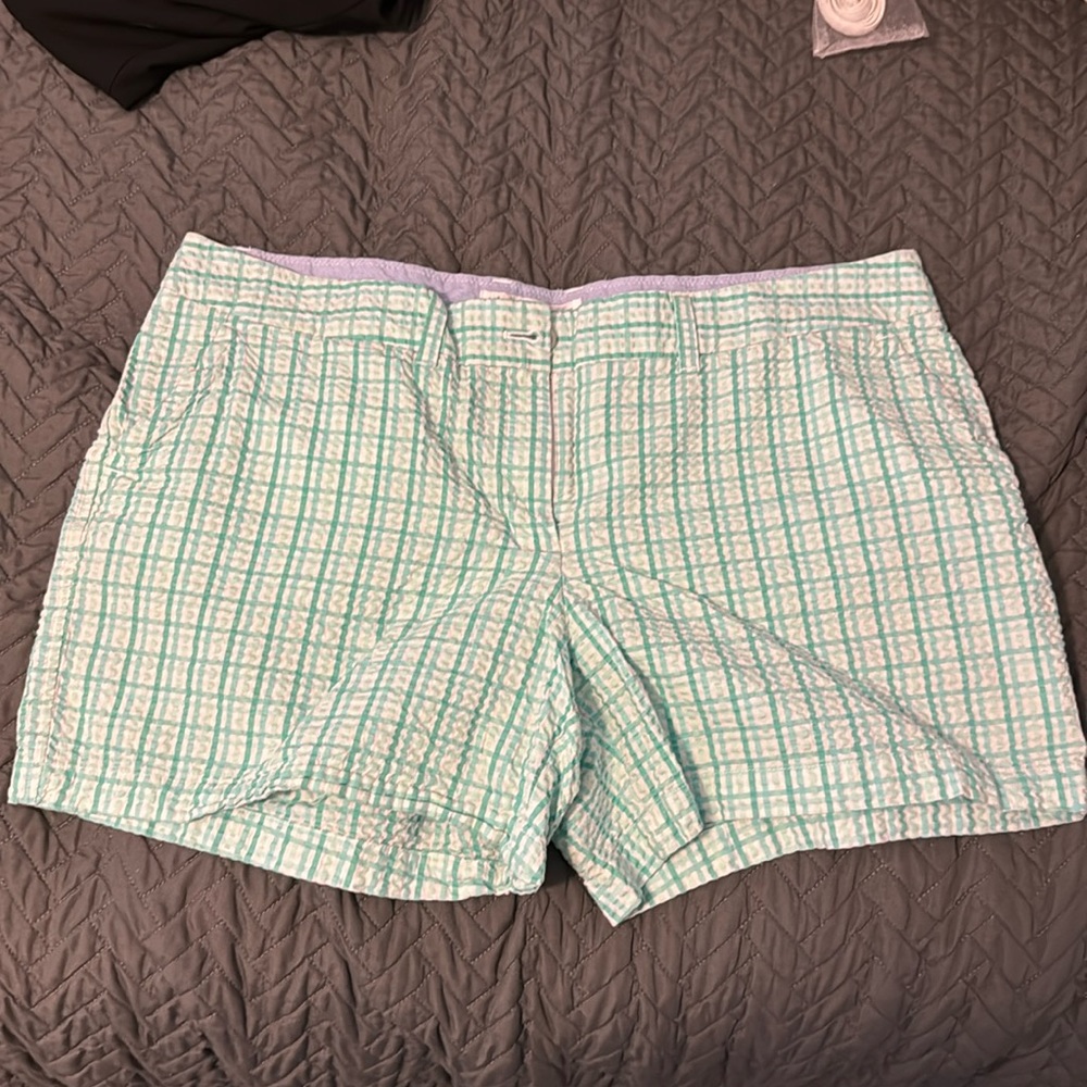 Southern tide mint plaid seersucker shorts. SZ 14